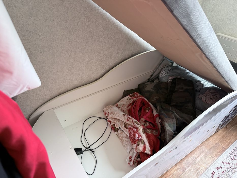 Пррдам детскую кровать