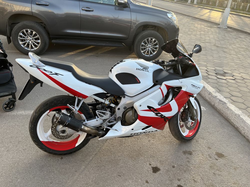 Продам мотоцикл Honda CBR 600 F4i, 2005 год выпуска.