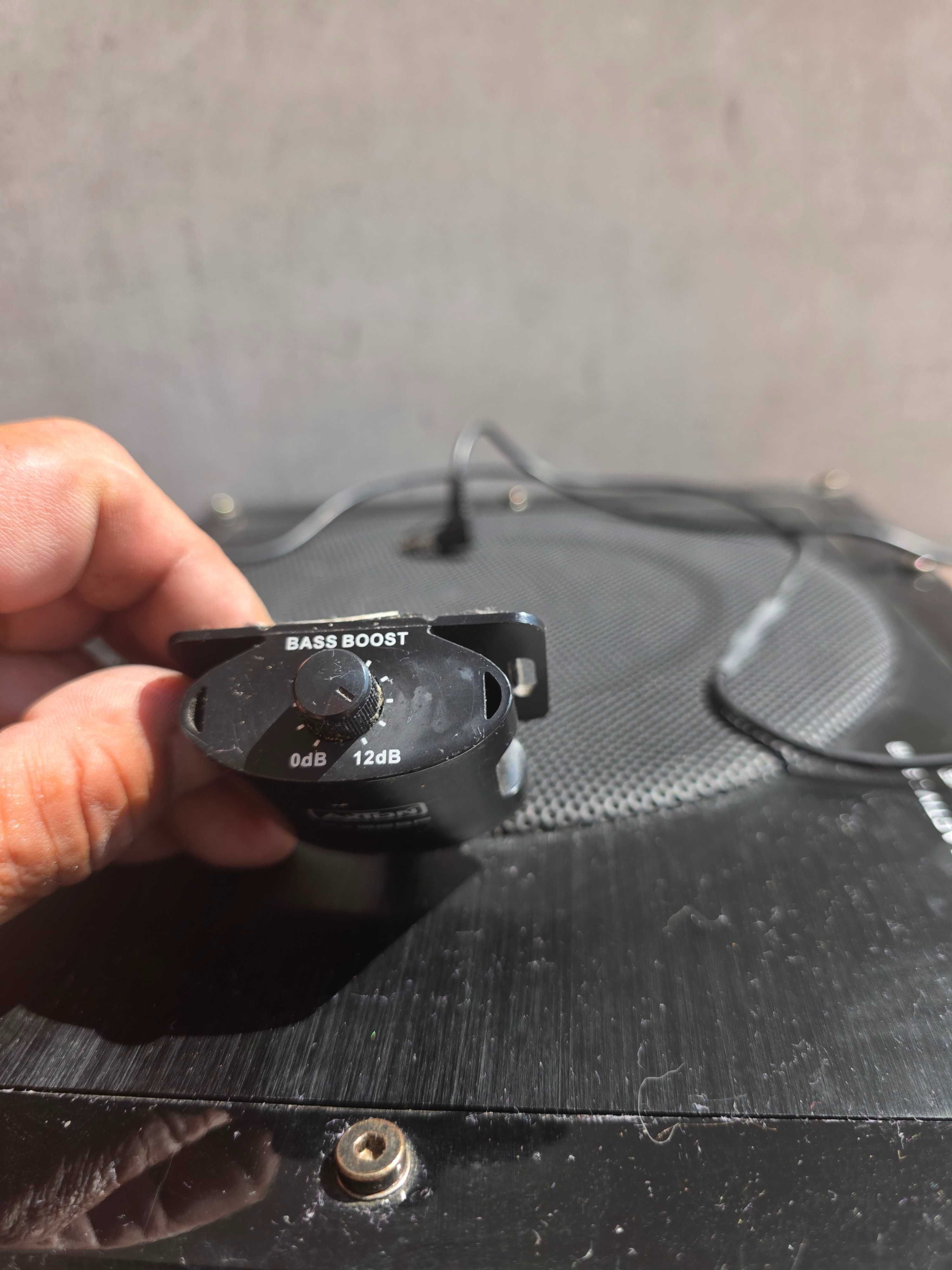 Продавам активен Subwofer AXTON 125w