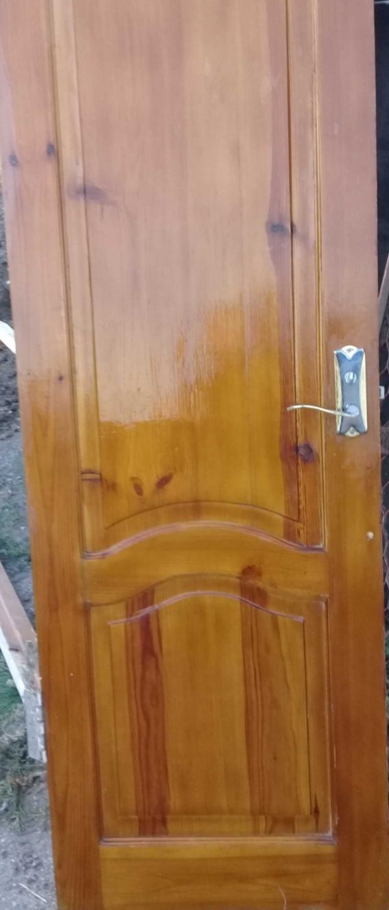 Продам двери деревянные
