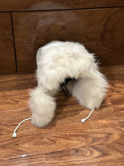 Разпродажба на шалове и шапки