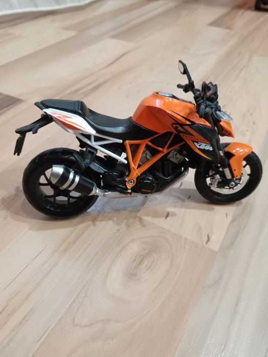 KTM Superduke machetă