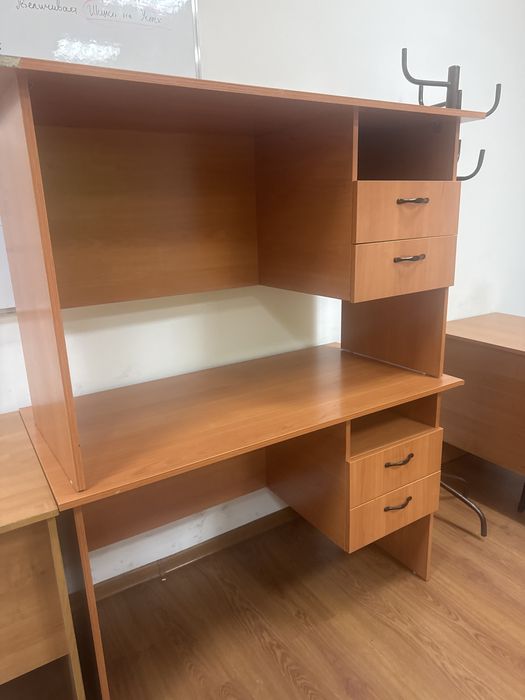 продам лфисные столы .