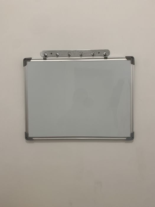 Мини парта, стулья, мини маркерная доска