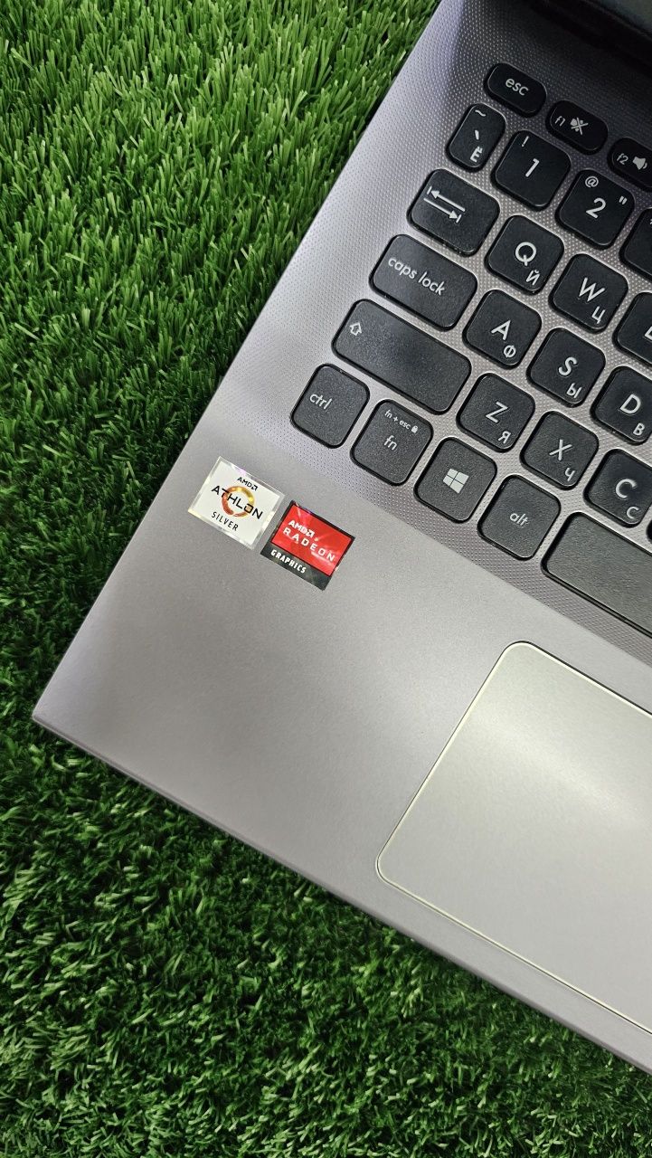 155 kun ishlagan iddeal ASUS notebookni  yarim narxiga qilb berayinmi?