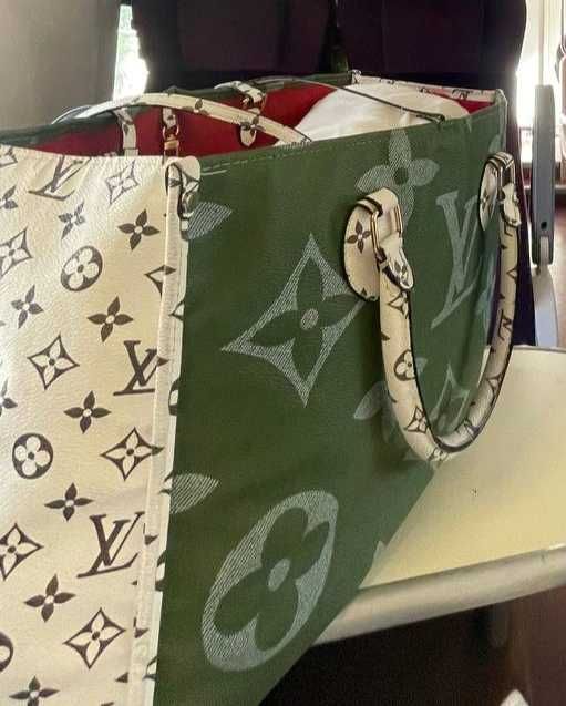 Geanta Louis Vuitton culoare deosebita