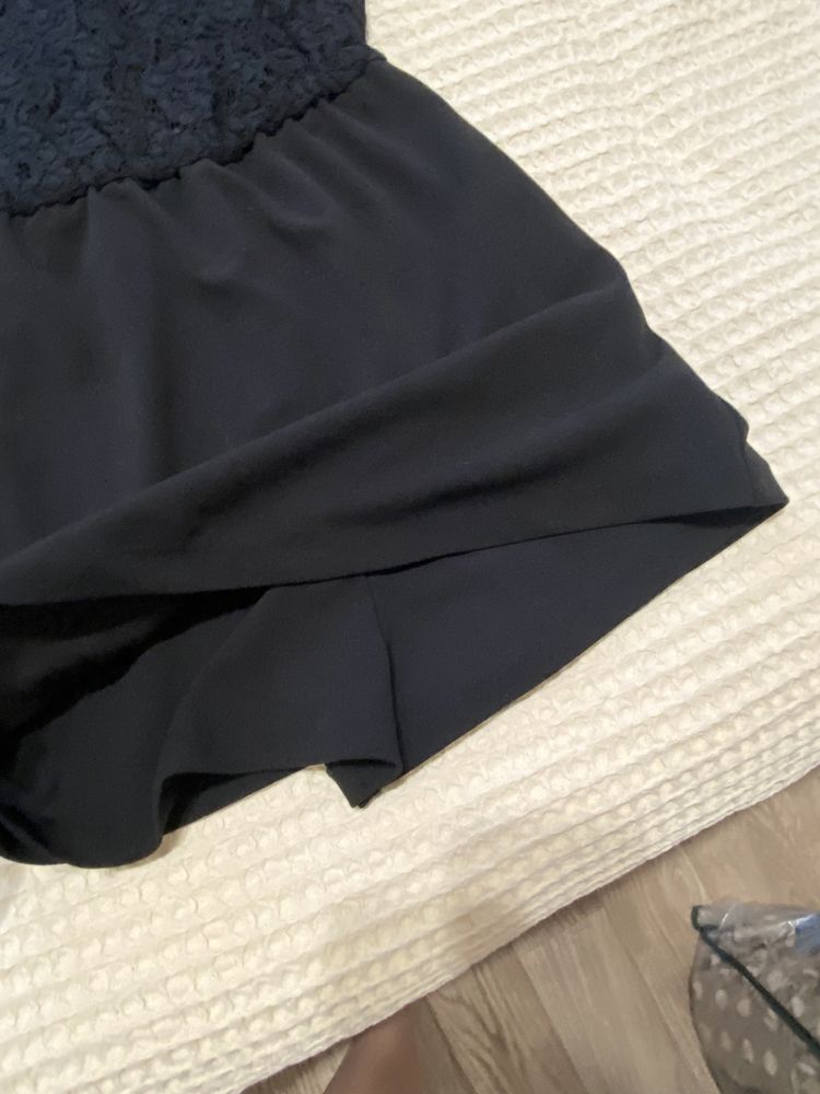 Продам очень красивый женский комбинезон юбка-шорты Zara