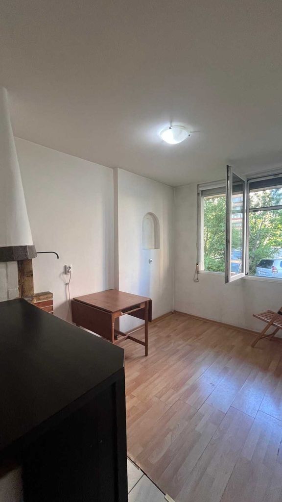 Продава се Тристаен апартамент в София, Център - 63 кв.м за 2143 €/кв.м - Снимка #2