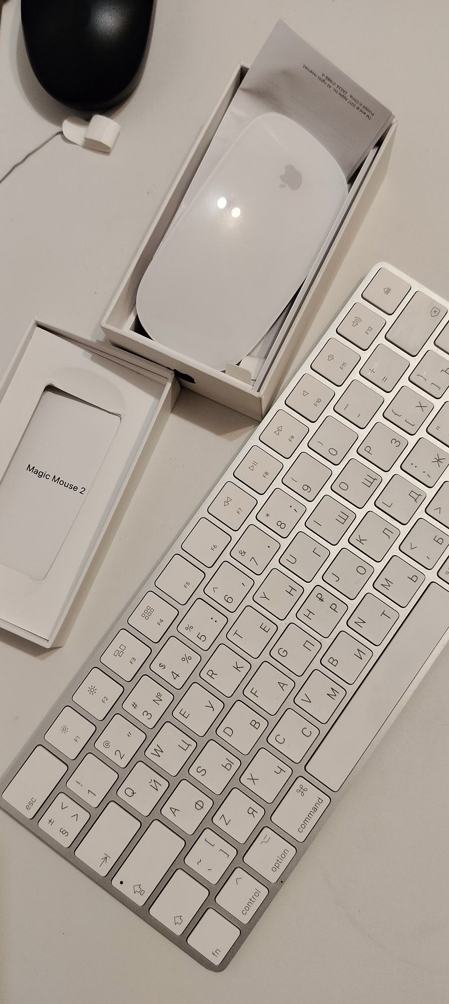 Apple magic mouse 2, magic keyboard 2.