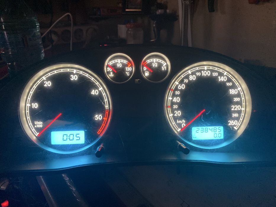 Schimb leduri, iluminat auto, butoane, ambientale, etc.