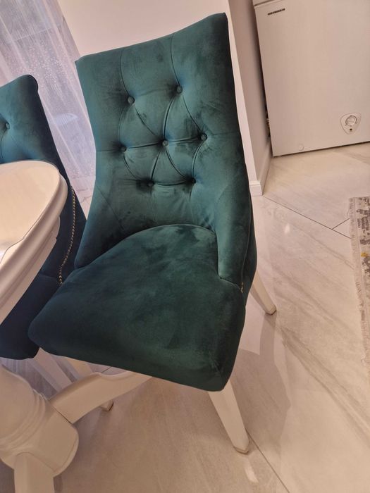 Set masa cu scaune din lemn masiv