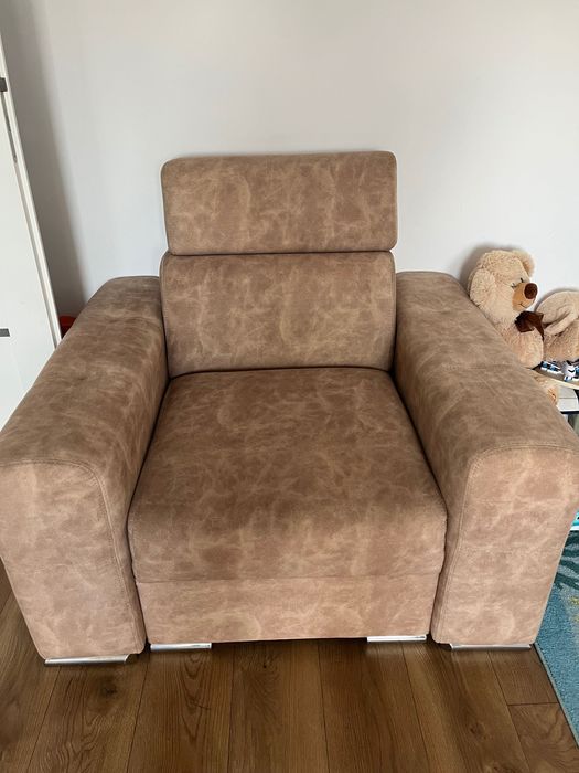 Vând canapea și fotoliu