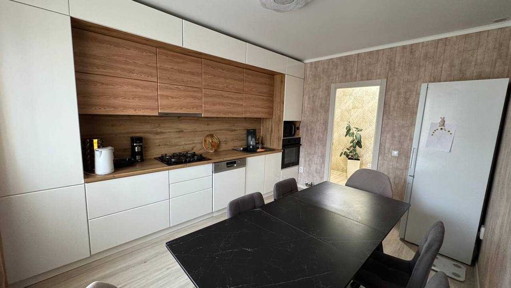 Продается 3 комнатная квартира. 7 мкр.