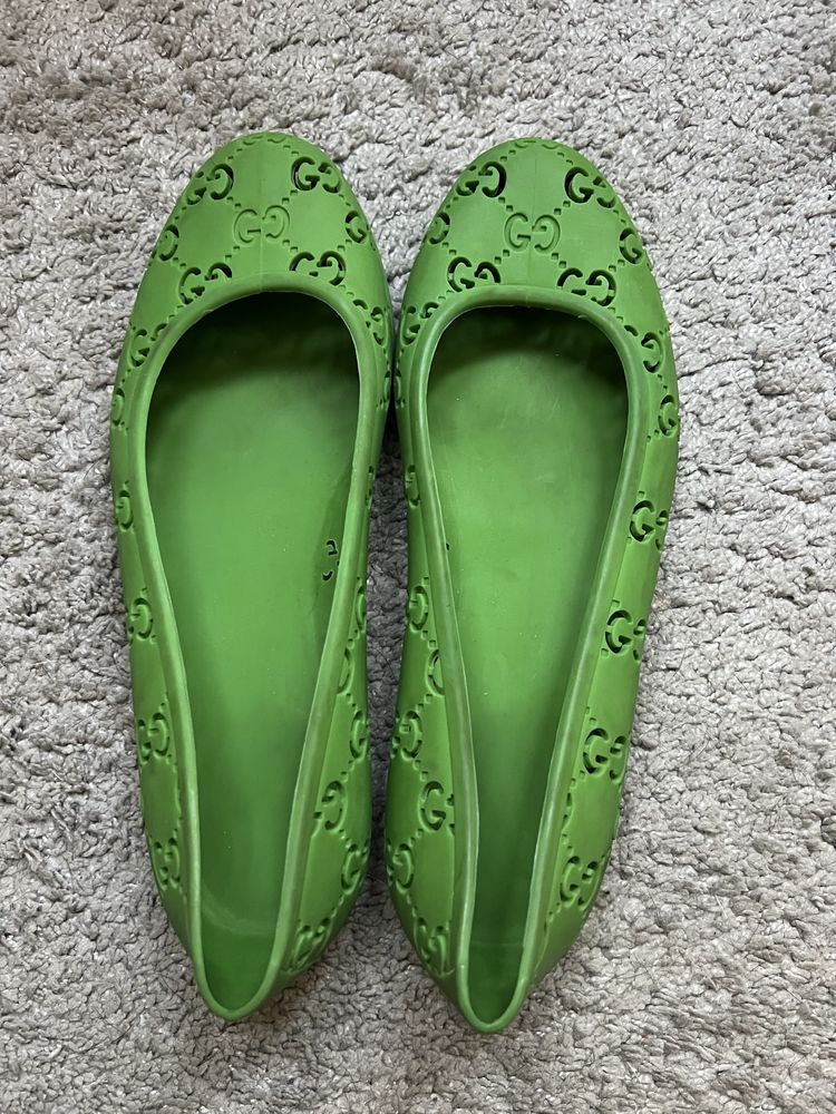 Кецове Chanel, балеринки Gucci,сандали с камъни