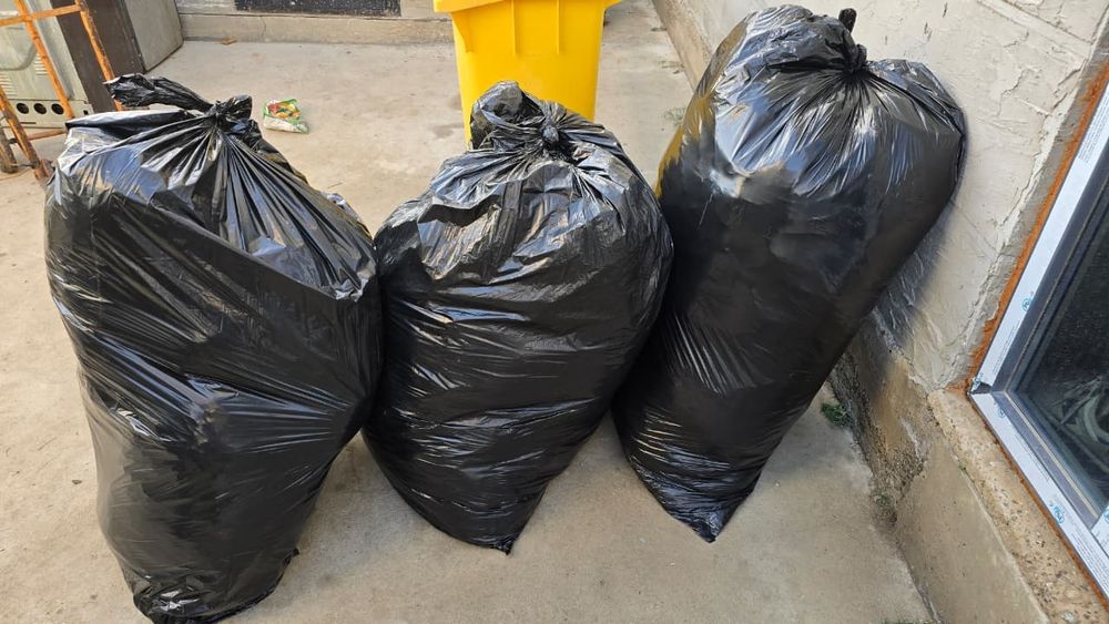 Отдам даром большой 3 пакет вещи