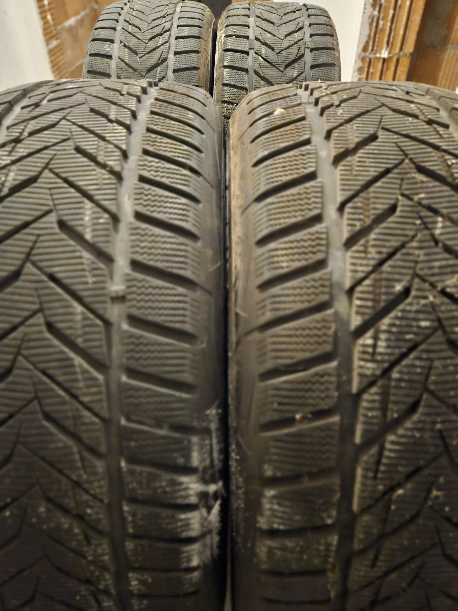 4бр. Зимни гуми Vredstein Wintrack Extreme S 275 40 20