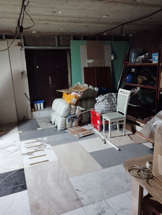 Под склад полуподвальное помещение