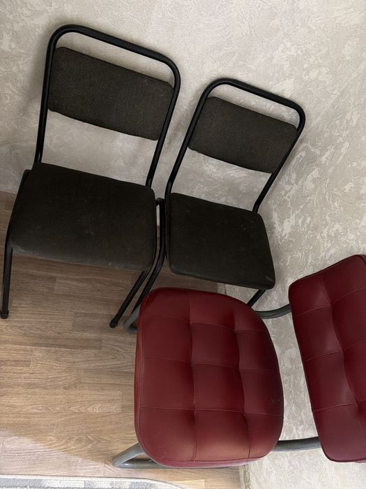 Компьтерный стол и стулья