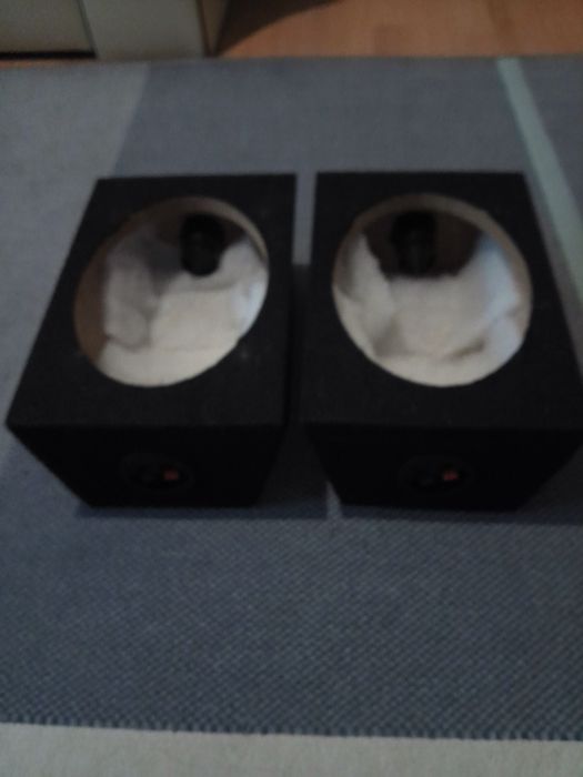 Продавам елипсовидни говорители плюс две кутии