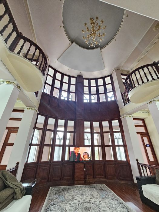 Продается дом на земле в центре города