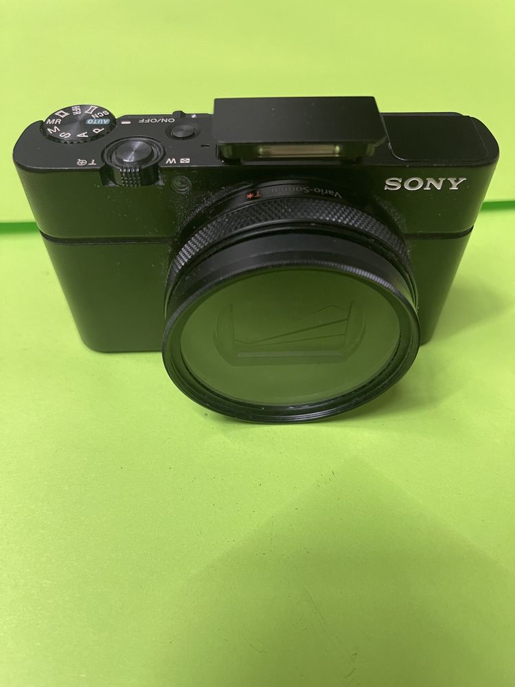 Фотоапарат SONY RX100M6