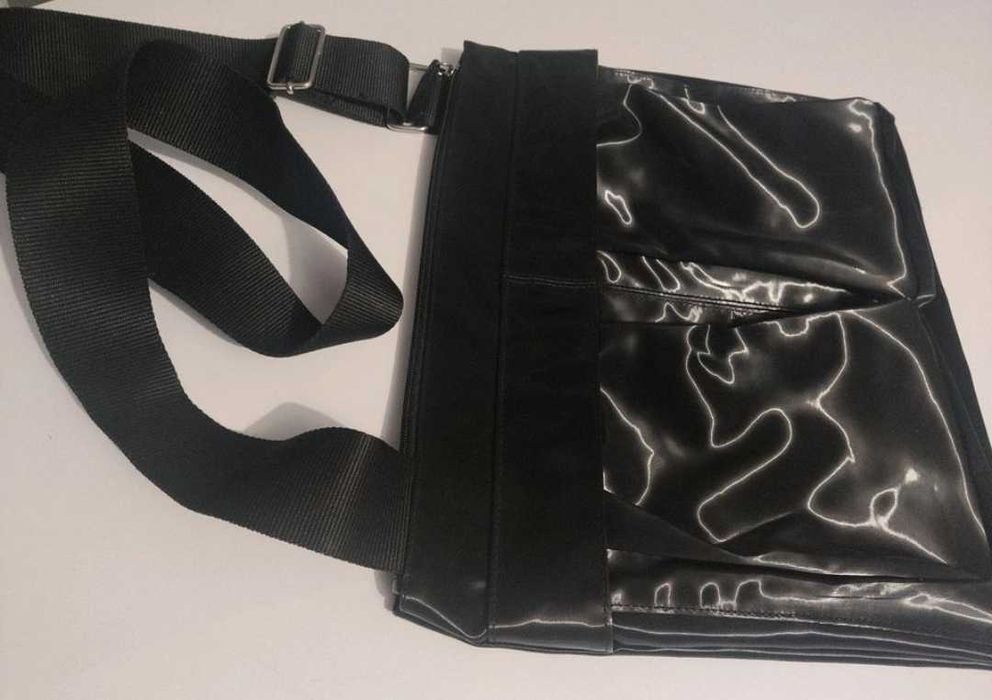 Geantă damă (material lucios)