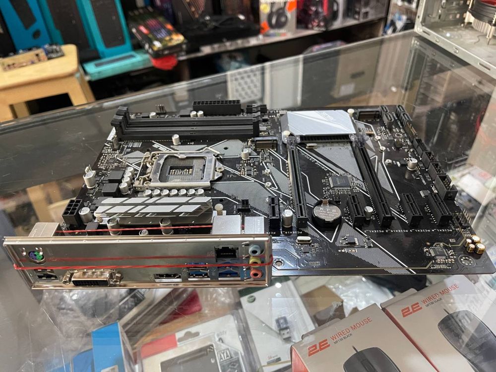 Asus Prime  Z370-P DDR4  holati zor