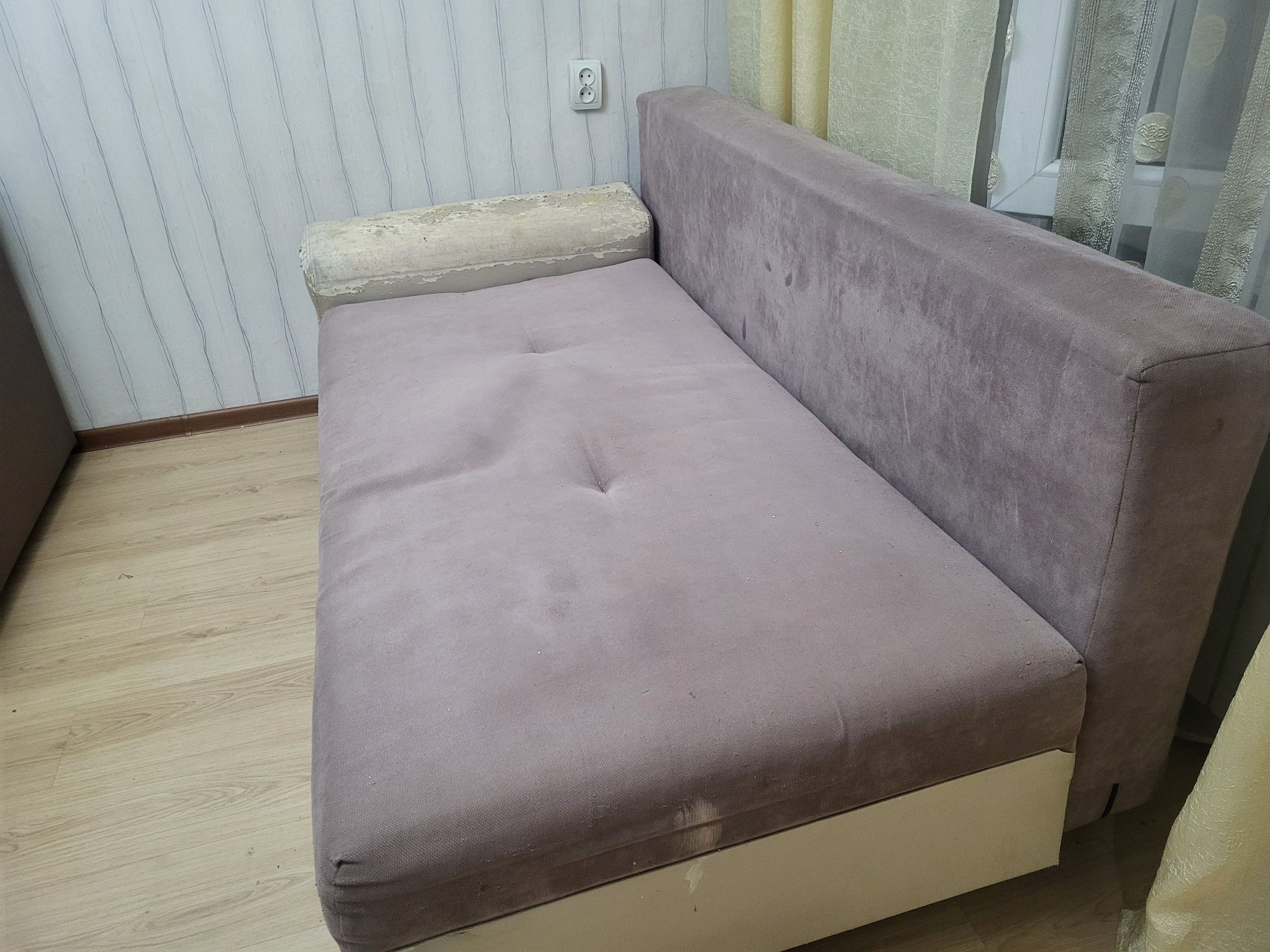 Продам тахту , б/у, в сносном состоянии, совсем дёшево