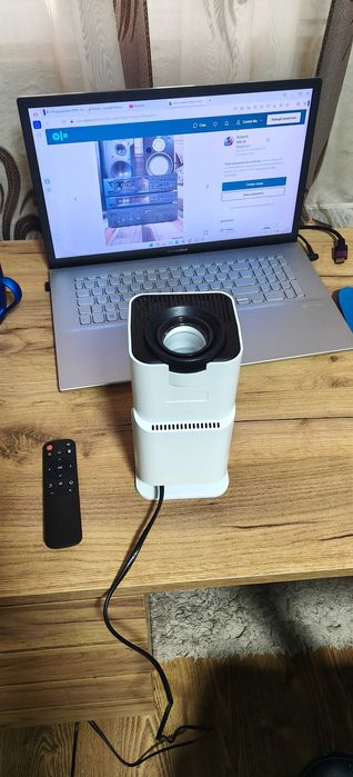 Proiector portabil cu android full hd cu telecomanda