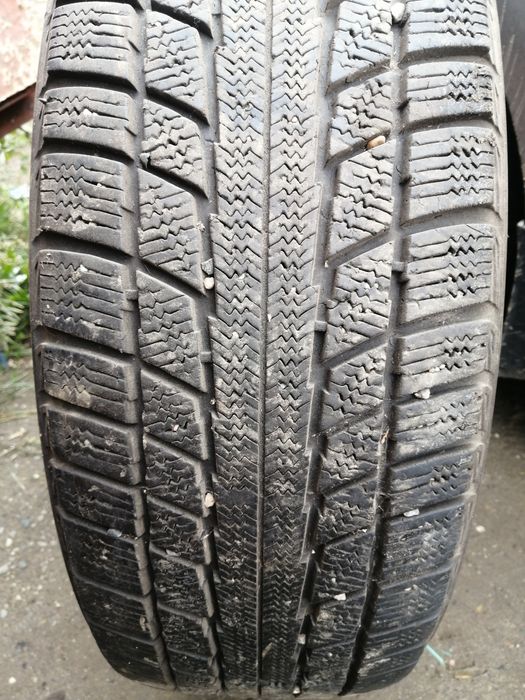 Зимние шины 235 70 R16