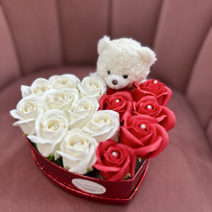 Aranjamente Florale - Buchete/Cutii cu trandafiri din sapun sau satin