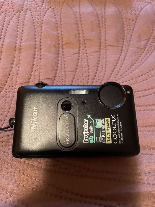 Camera foto cu proiector Nikon Coolpix S1200pj
