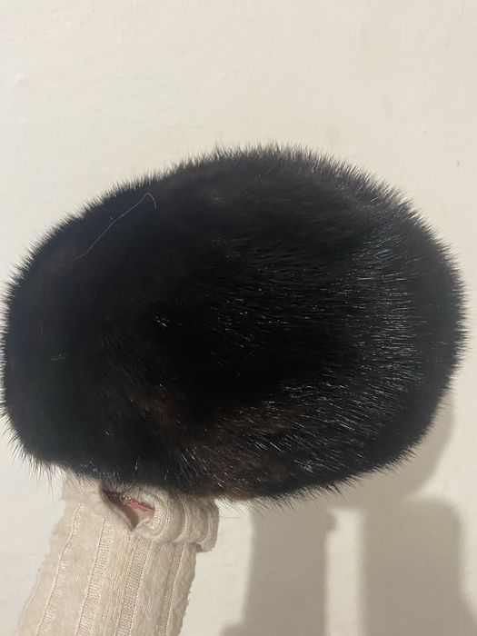 Căciulă elegantă din blană naturală de nurcă – stare impecabilă