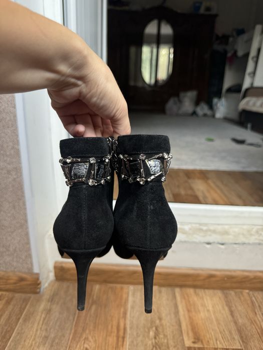 Продам ботильоны из натуральной замши в отличном состоянии