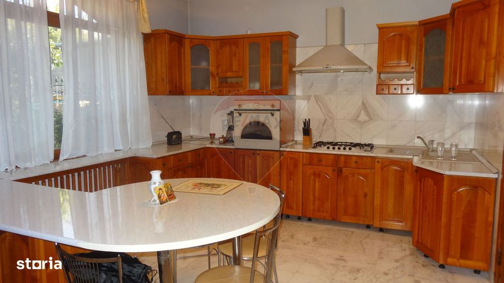 De VANZARE Casa spațioasă S+P+1E+M | Zona STIREX in Galati