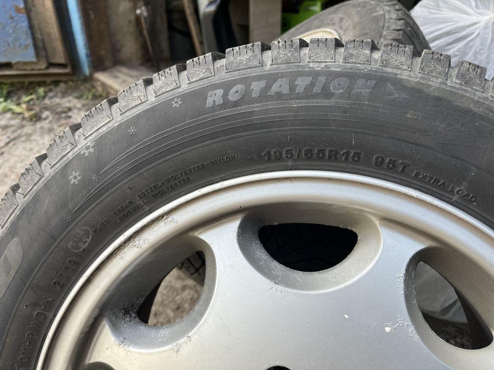 Продам диски и резину зимнию на R15
