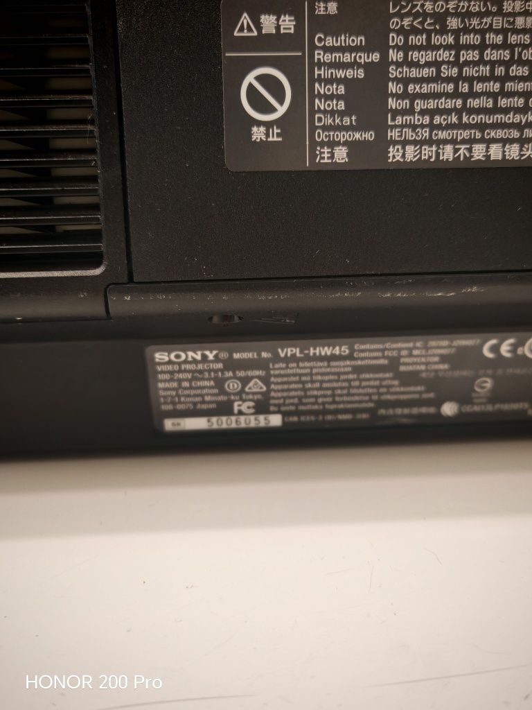 Sony VPLl-HW45 projector