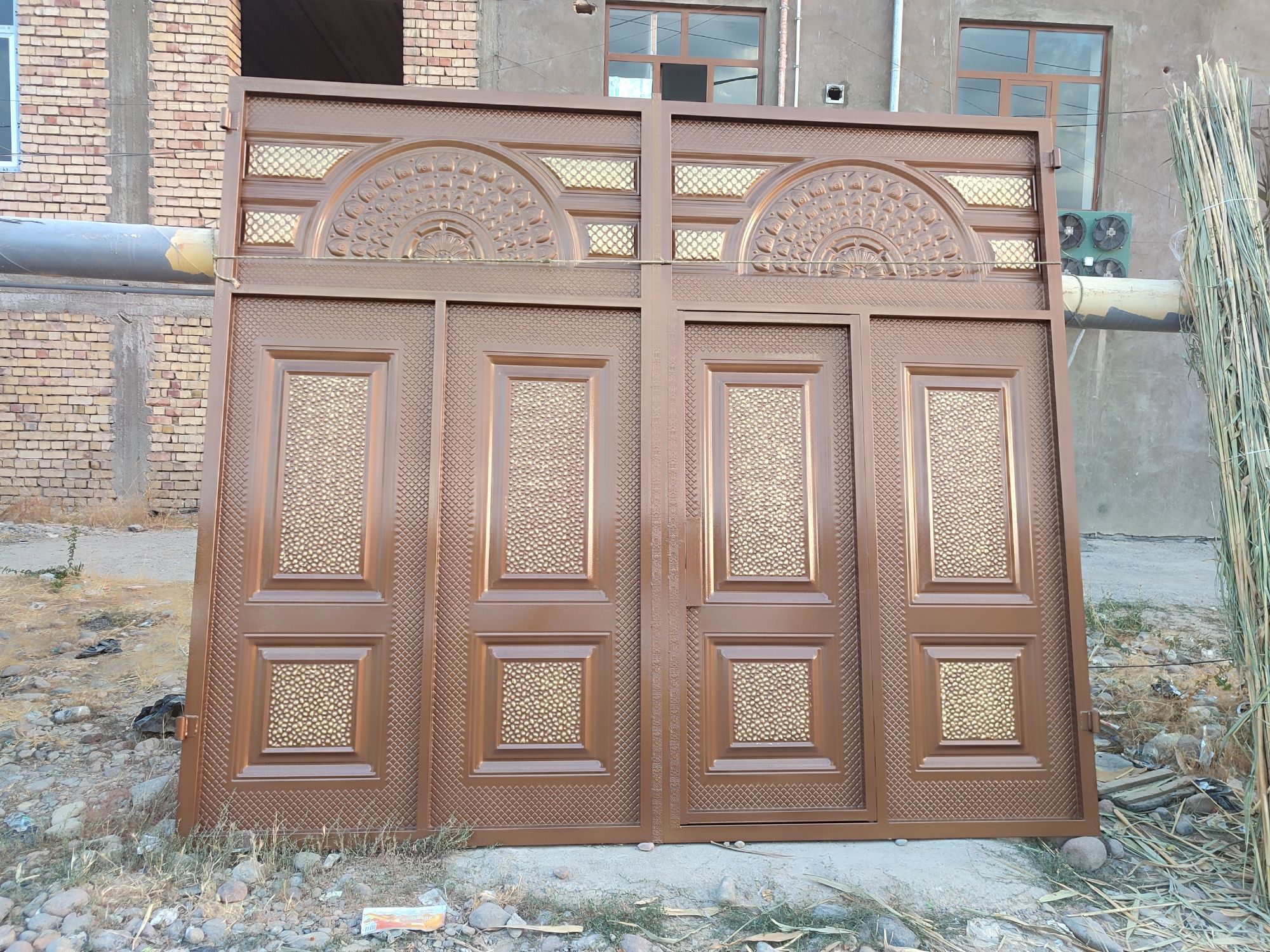 Darvoza sotiladi 3.50ga 3m yangi yasalgan