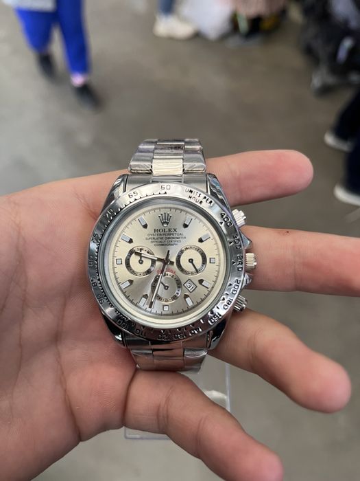 Новый сағат сатылады сапасы жақсы Rolex  каробкасымен бирге беріледі