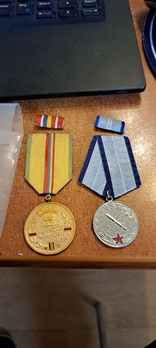 Medalii si decoratii comuniste