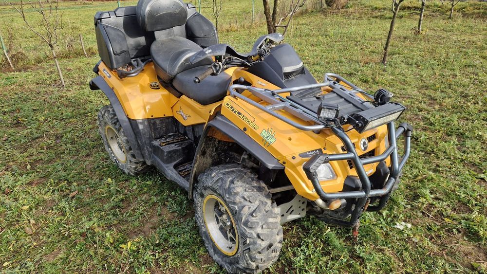 Vând can am puțin avariat