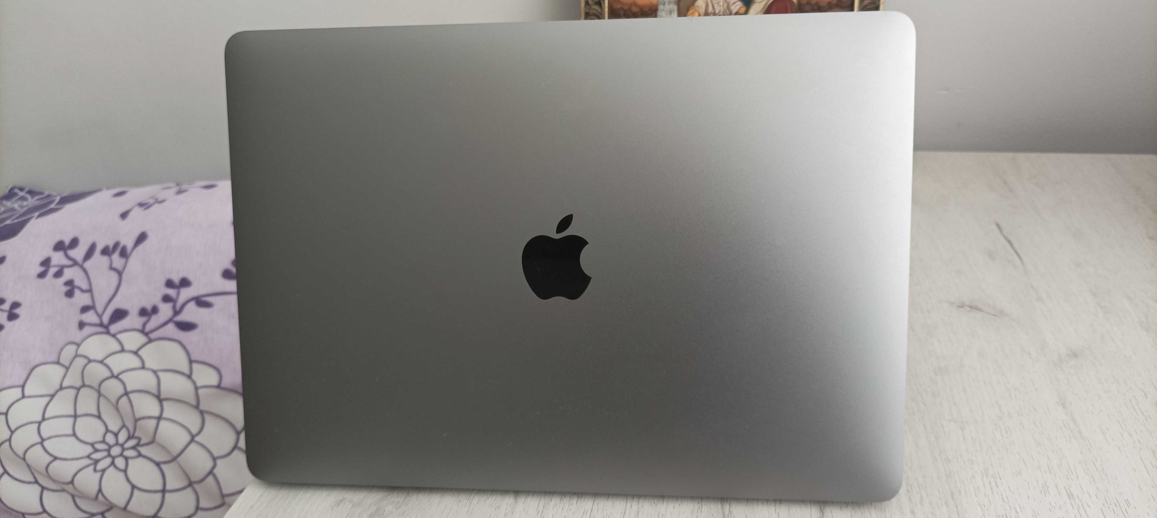 MacBook Pro (13-инчов, 2017 г., два Thunderbolt 3 порта)