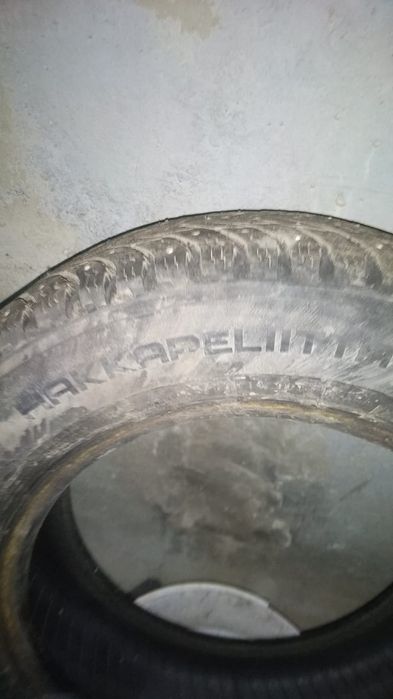 Продам одну шину 185 / 65 / 14 .