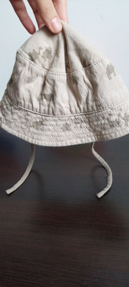 Pălărie de soare marca H&M 6-12 luni