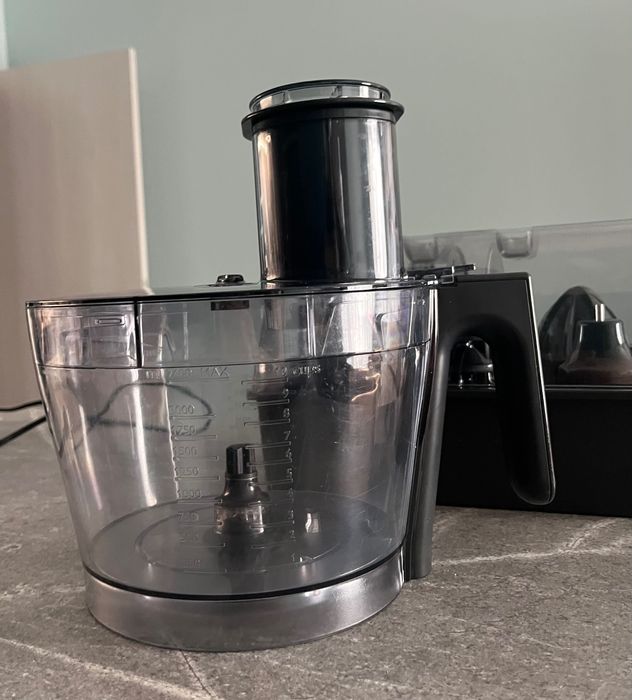 КУХНЕНСКИ РОБОТ PHILIPS HR7778/00 с 13 режима на работа