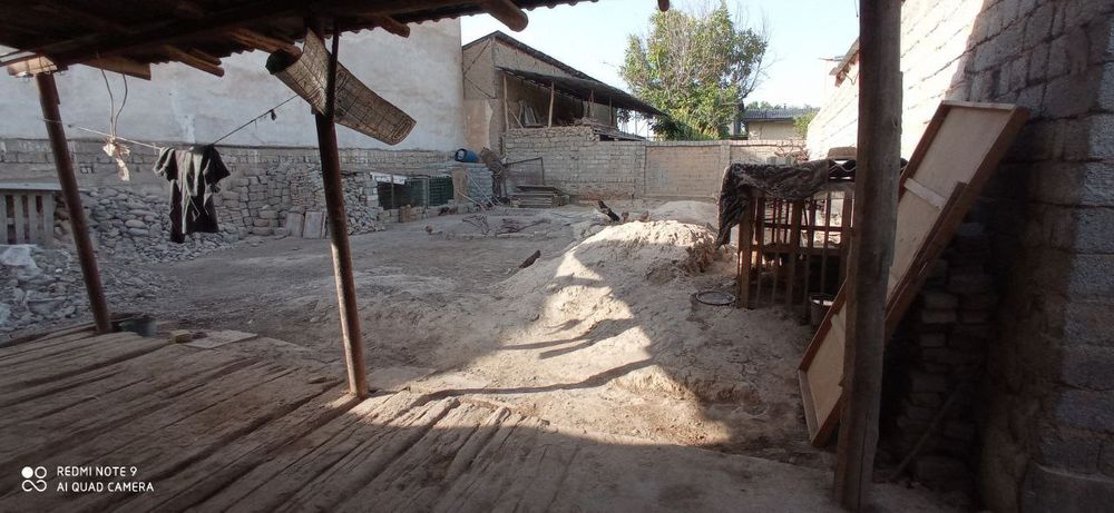 Uy sotiladi zangi ota tumani Nazarbek mevazor mahalla