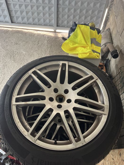 255/45/20 зимни гуми continental