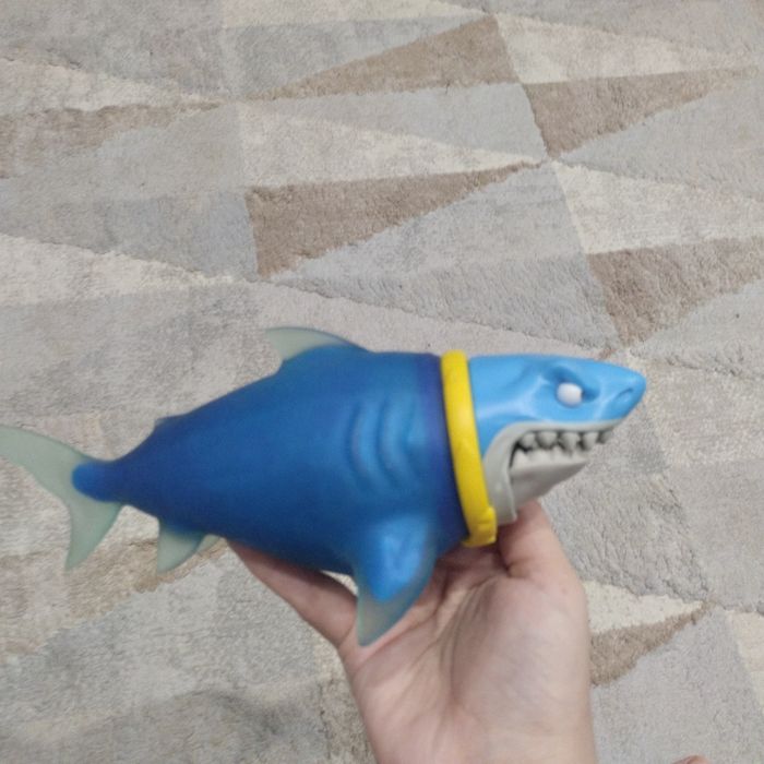 Игрушка антистресс акула