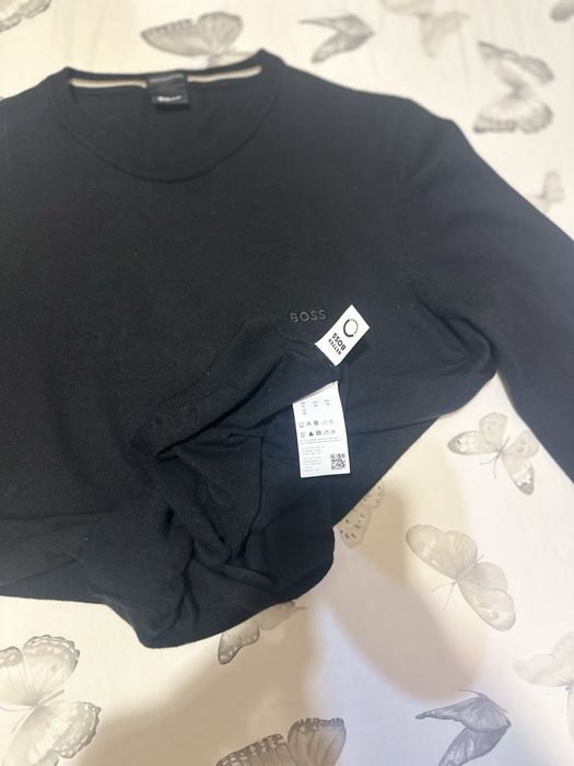 Pulover Boss negru din lână – impecabil, mărime M