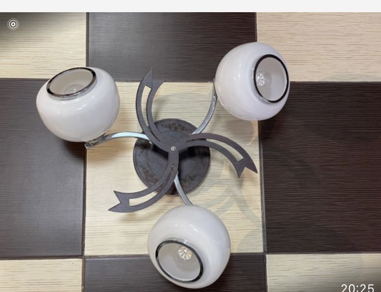 Vand lustra noua cu trei brate !